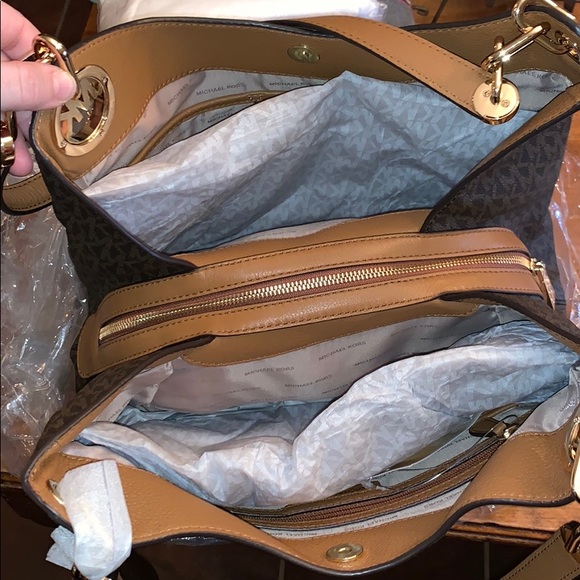 Michael Kors Fulton- Excellent Used Condition! - Picture 6 of 6